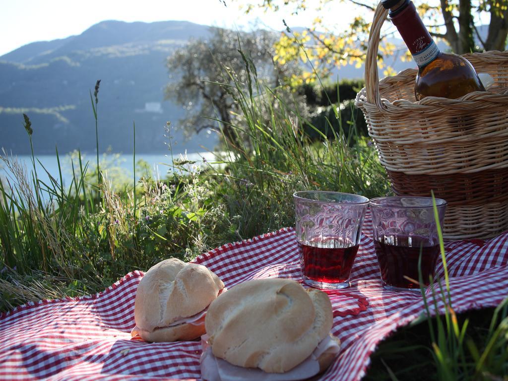 B&B Contrada Lunga Abbadia Lariana Bagian luar foto